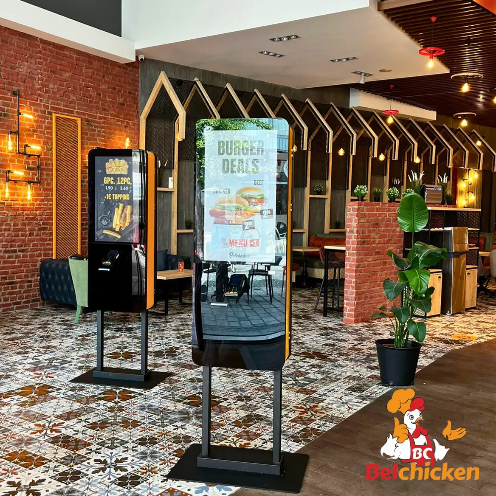 Self-checkoutterminal geplaatst in een restaurant voor snelle bediening van BelChicken